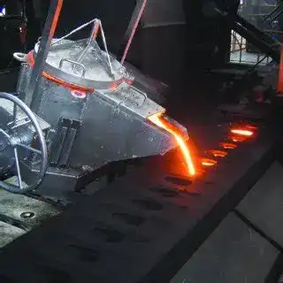 Tilting-ladle-type automatic pouring machine