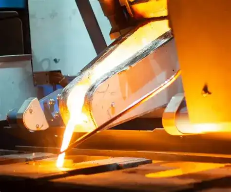 Tilting-ladle-type automatic pouring machine